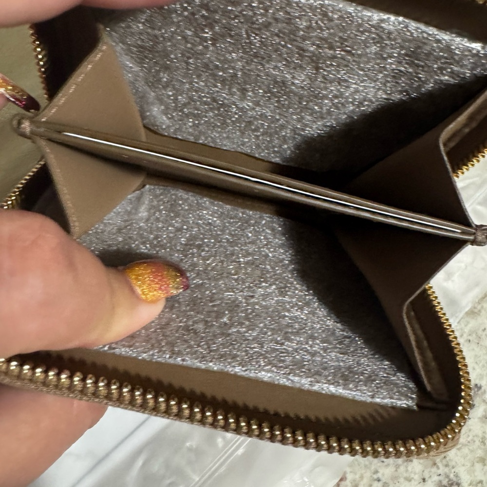 Burberry Zip new 🆕 wallet w/tags - Picture 7 of 12